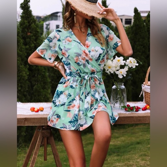 NWT Floral Print Belted Romper - Picture 5 of 5